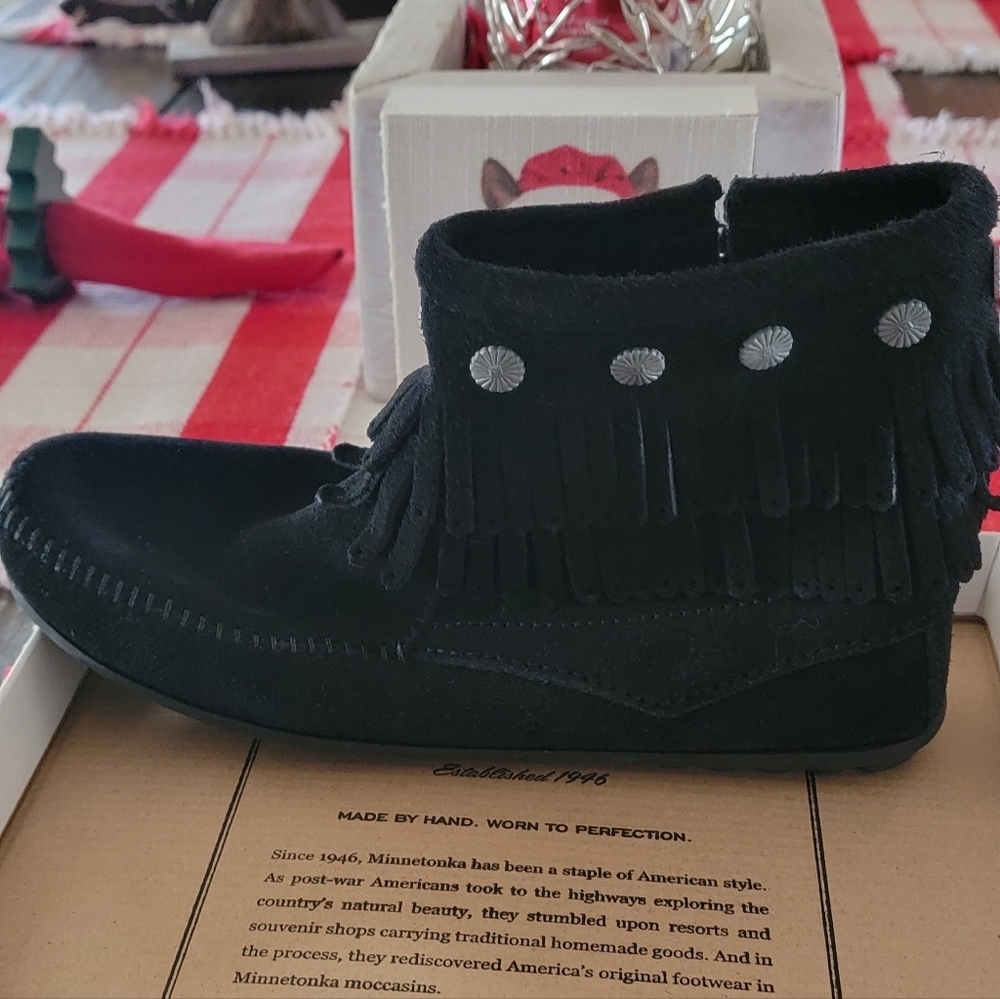 Minnetonka Women's Booties - Picture 2 of 4